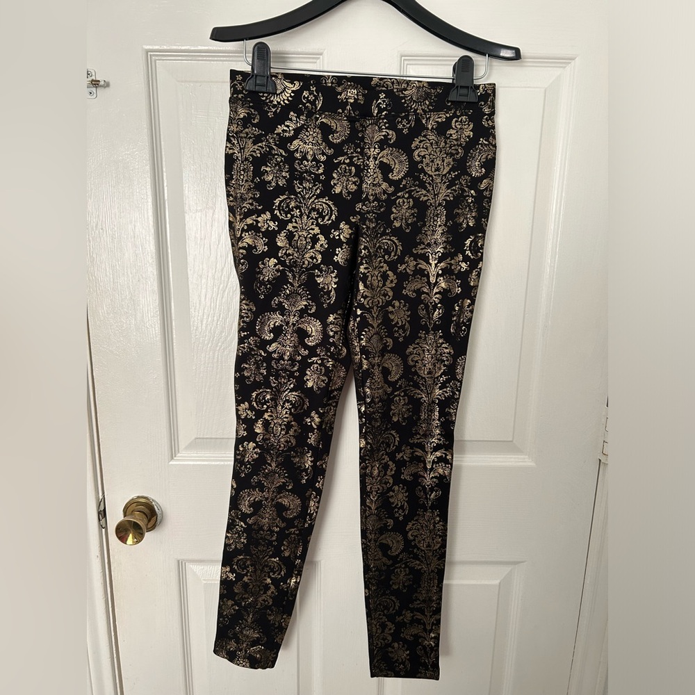 HUE Black Leggings with Gold Damask Print